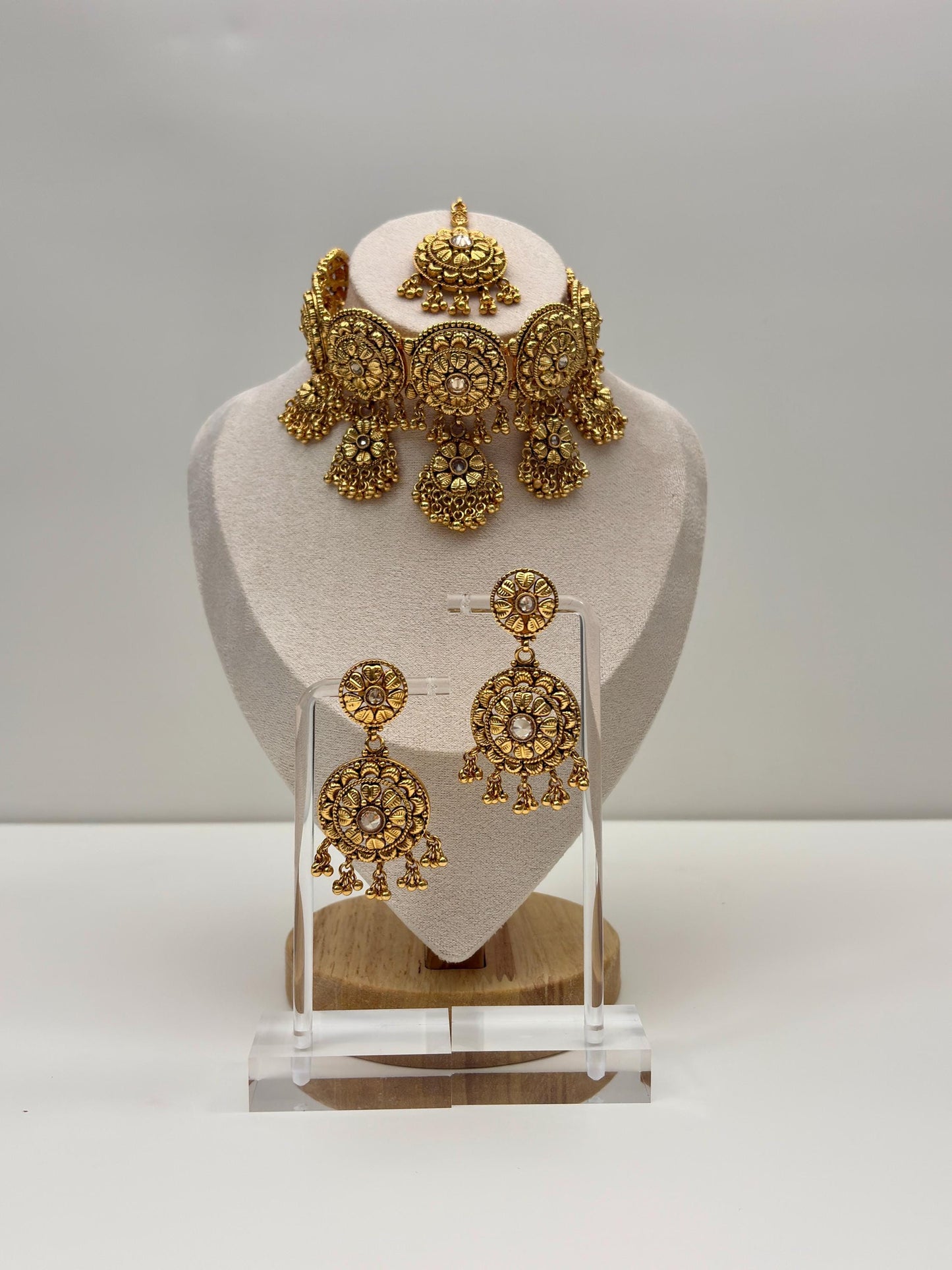 Gold Choker Necklace Set with Maang Tikka