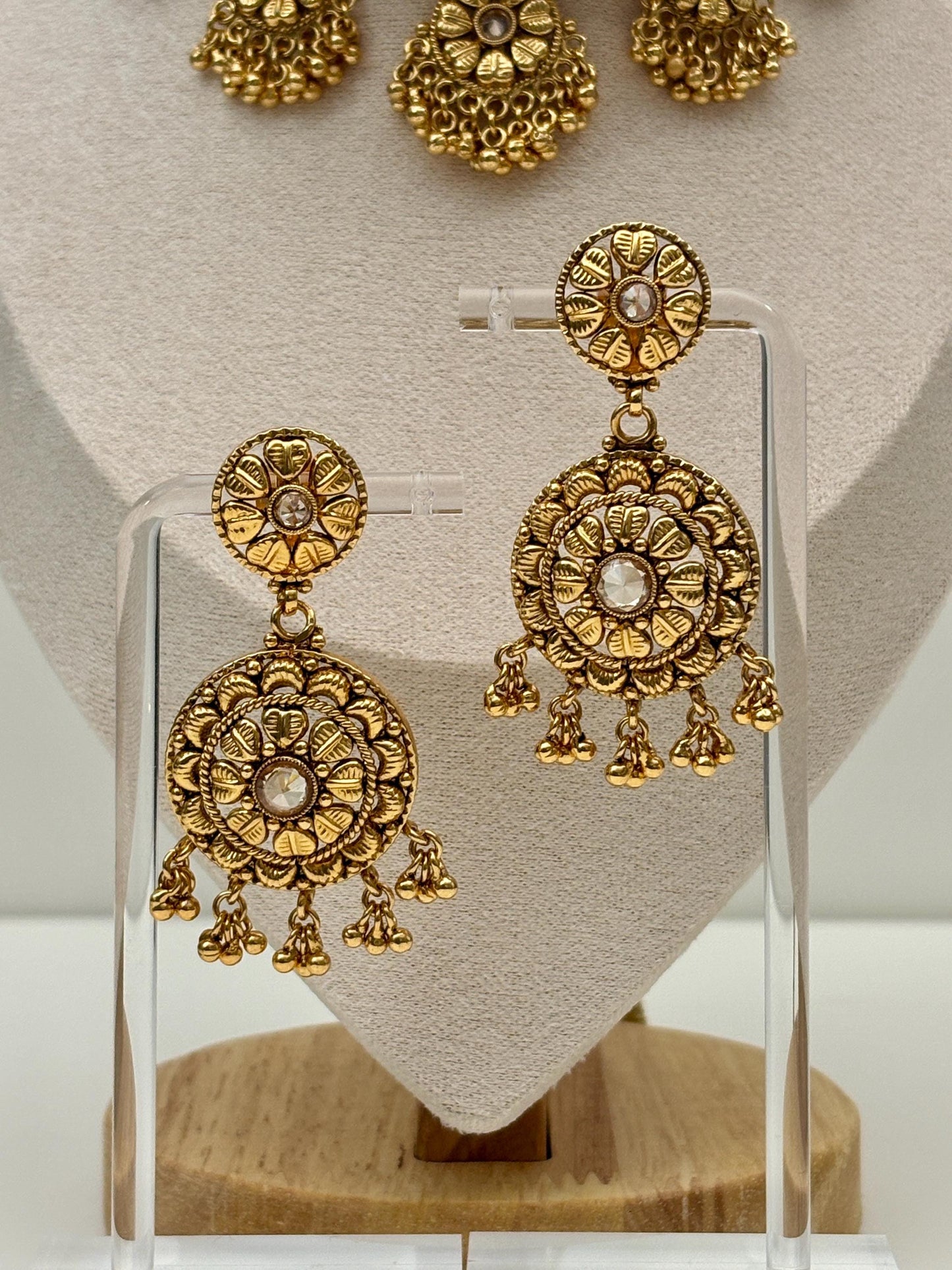 Gold Choker Necklace Set with Maang Tikka