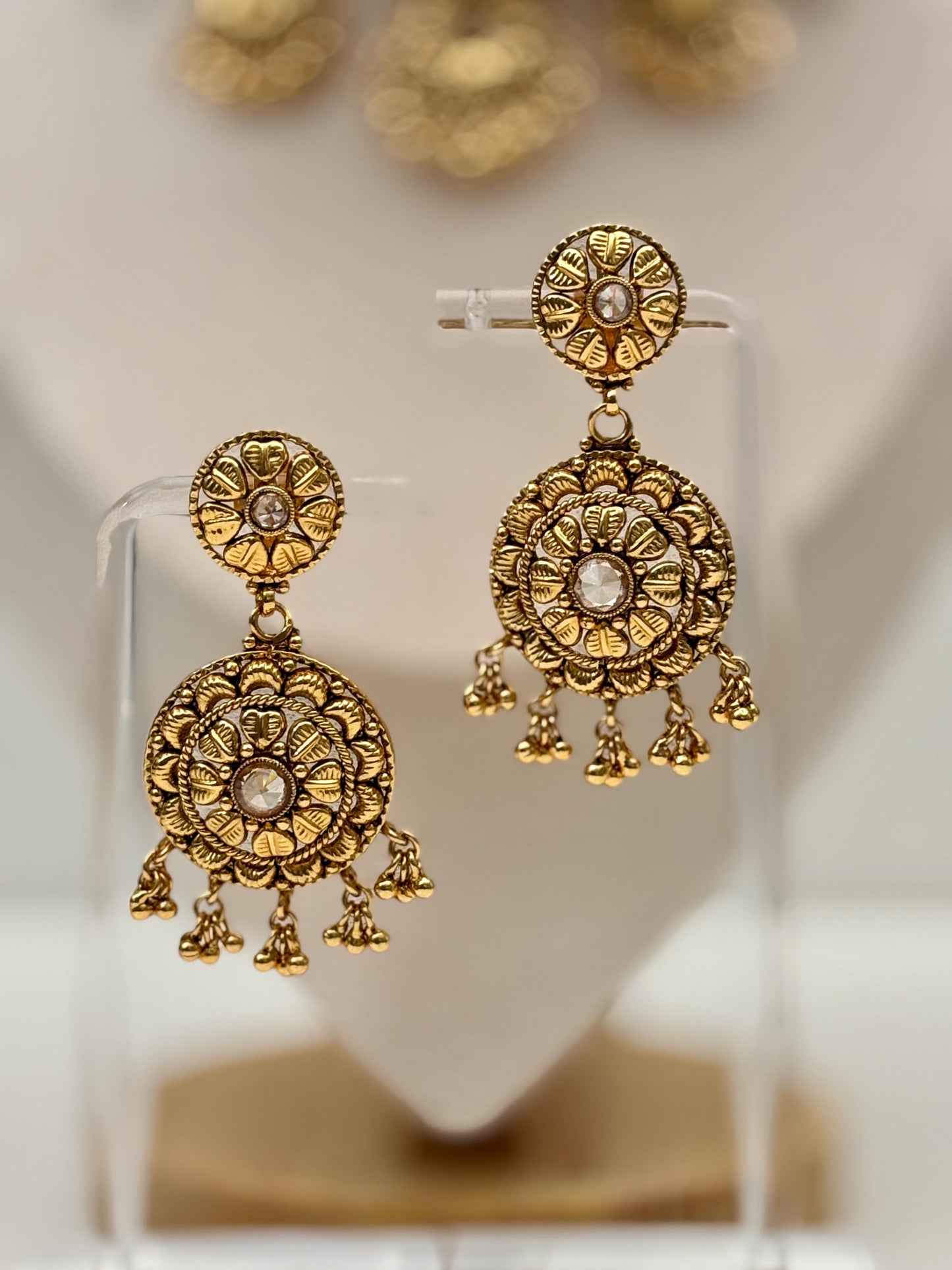Gold Choker Necklace Set with Maang Tikka