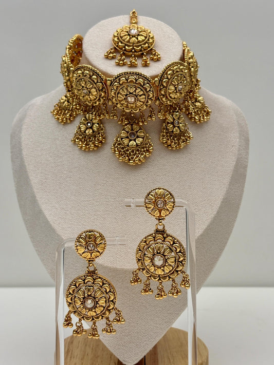 Gold Choker Necklace Set with Maang Tikka